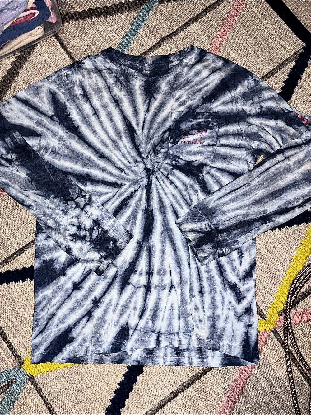 Vineyard Vines Tie-Dye Cotton Tee in Boys Blue Size Large (16) Like New